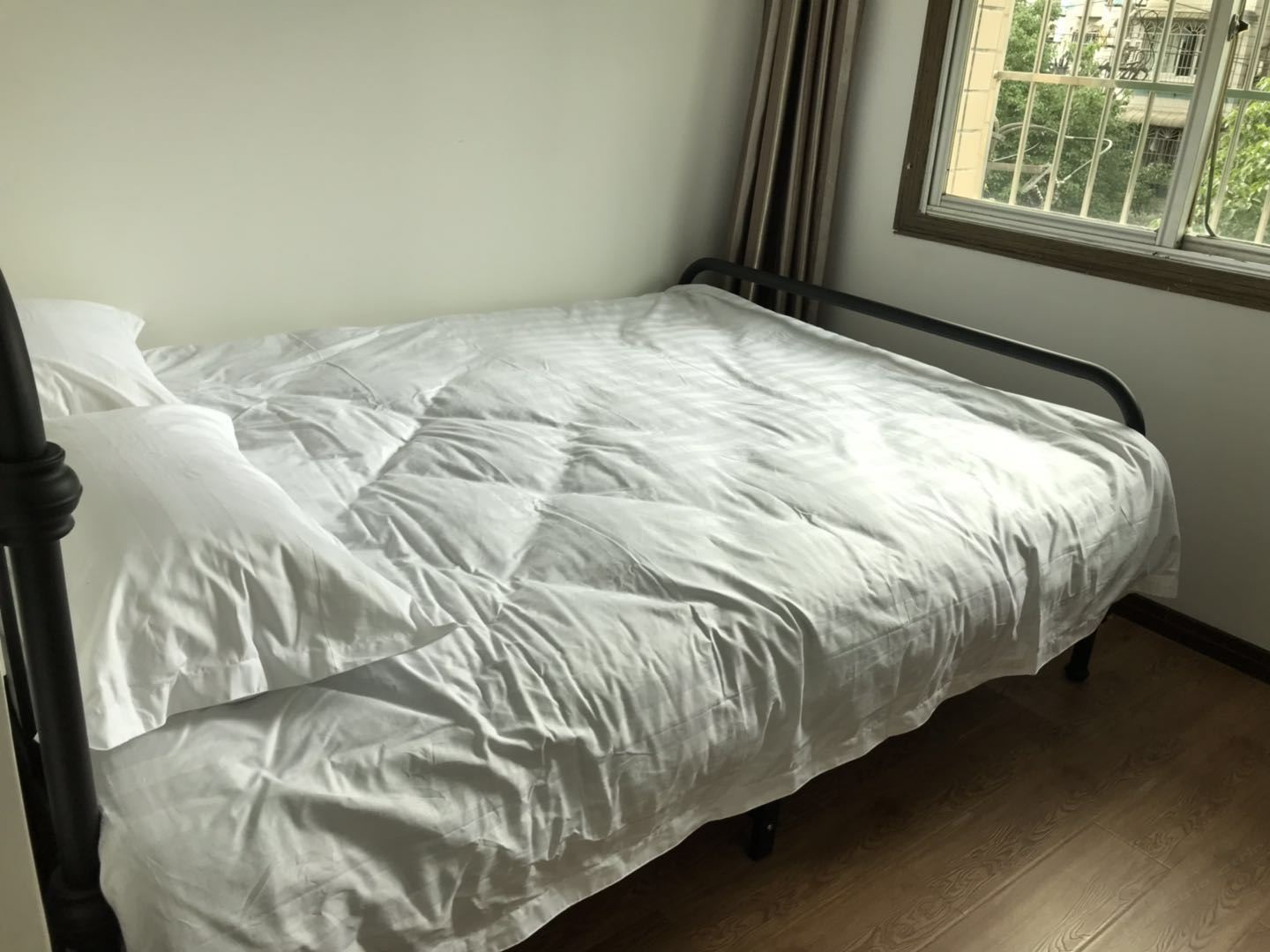 阳光大床房