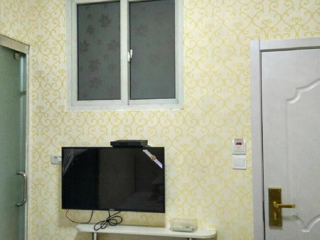 情侣大床房