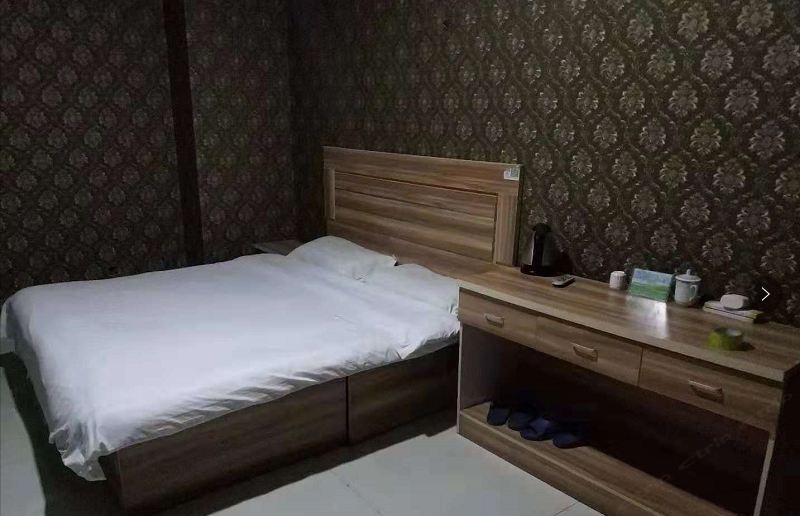 普通大床房B(公共卫浴)(无窗)