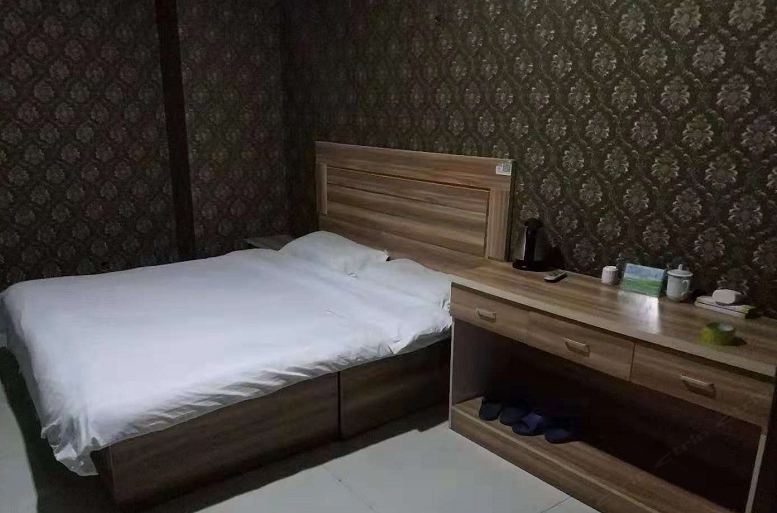 普通大床房A(公共卫浴)
