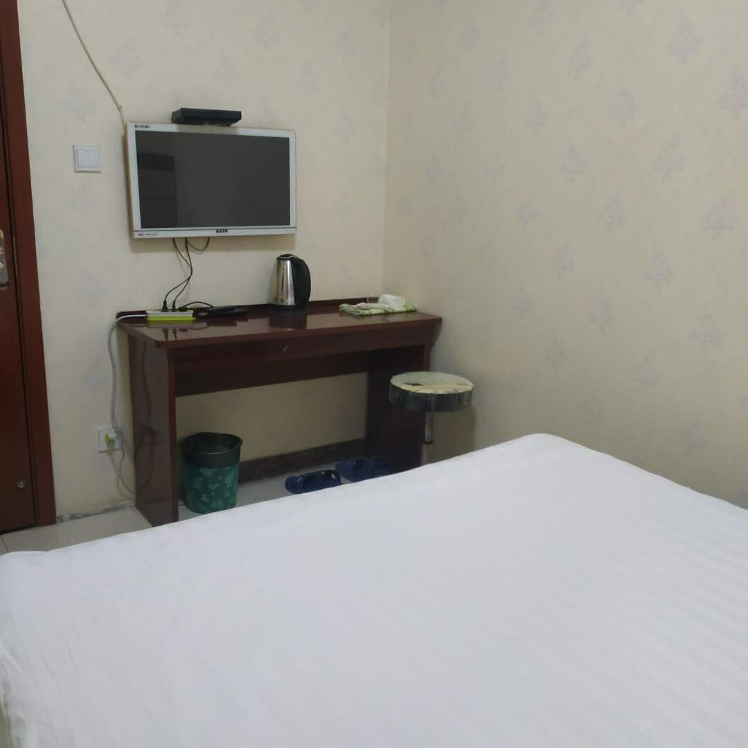 温馨大床房(公共卫浴)