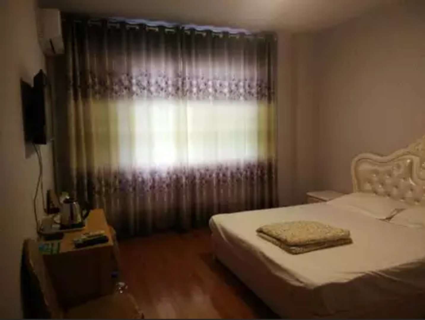 99风暴温馨大床房