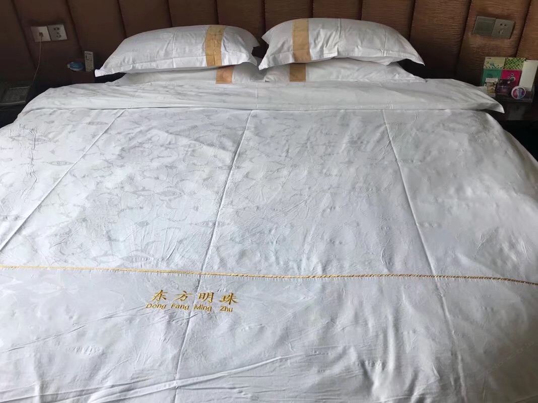 圆床房