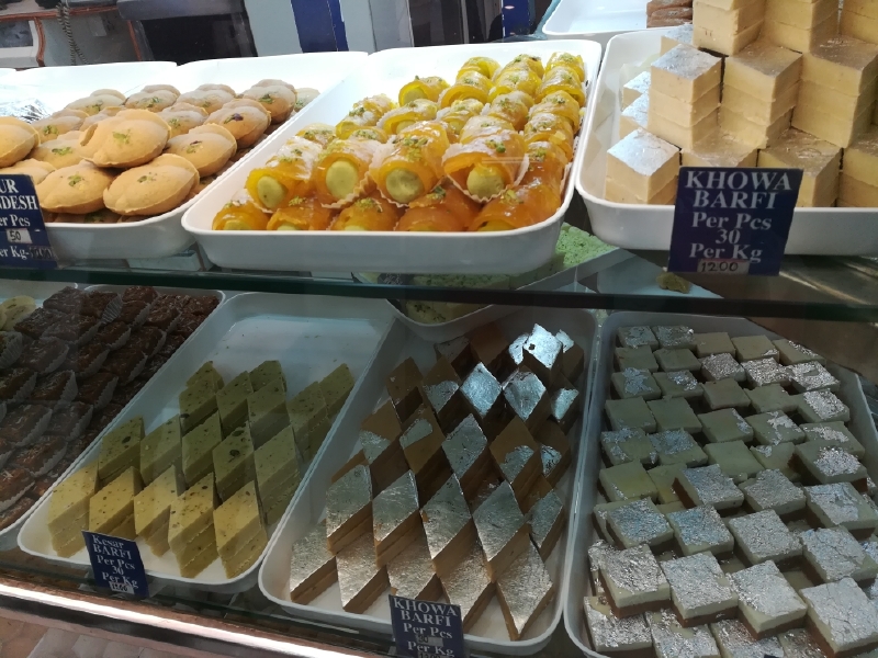 加德满都的超市和点心店