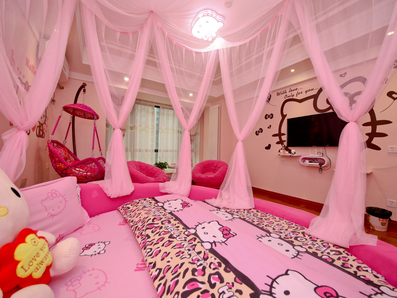 Hellokitty主题圆床房