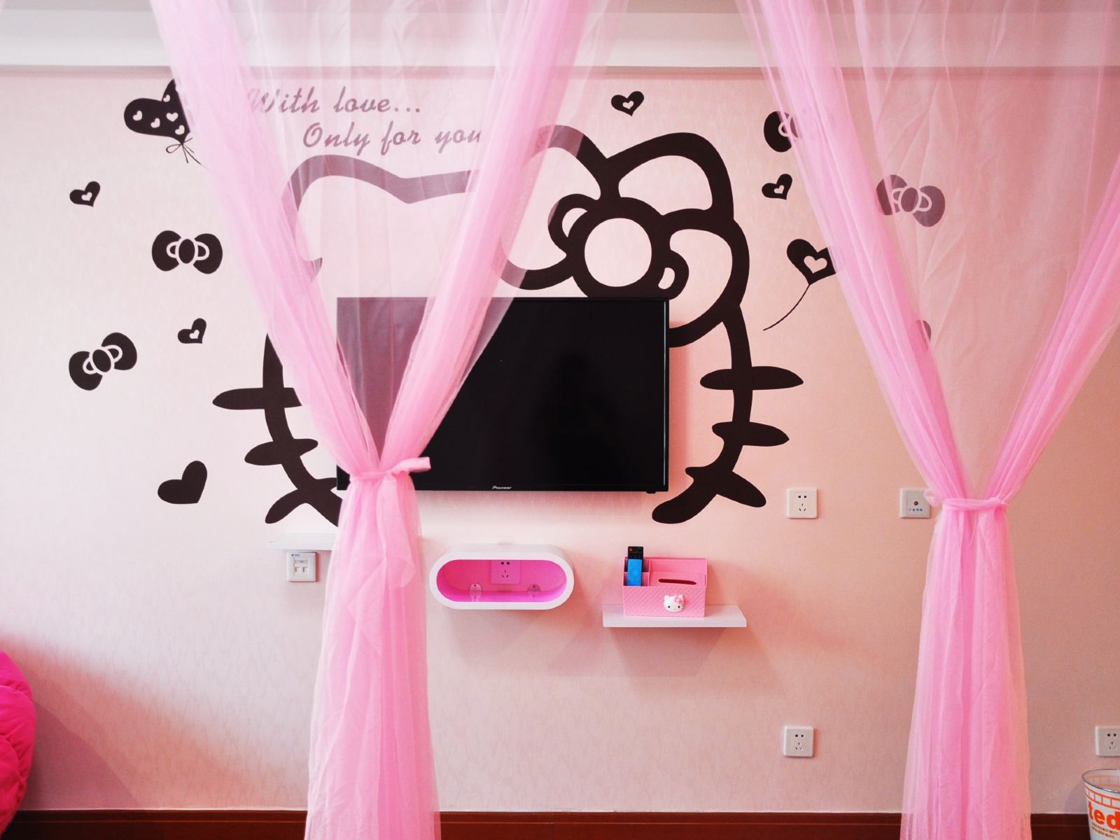 Hellokitty主题圆床房