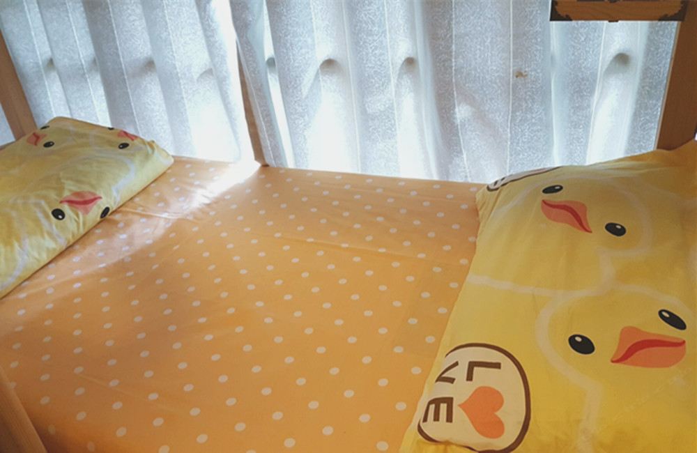 小鲜肉四人男生床位房(公共卫浴)