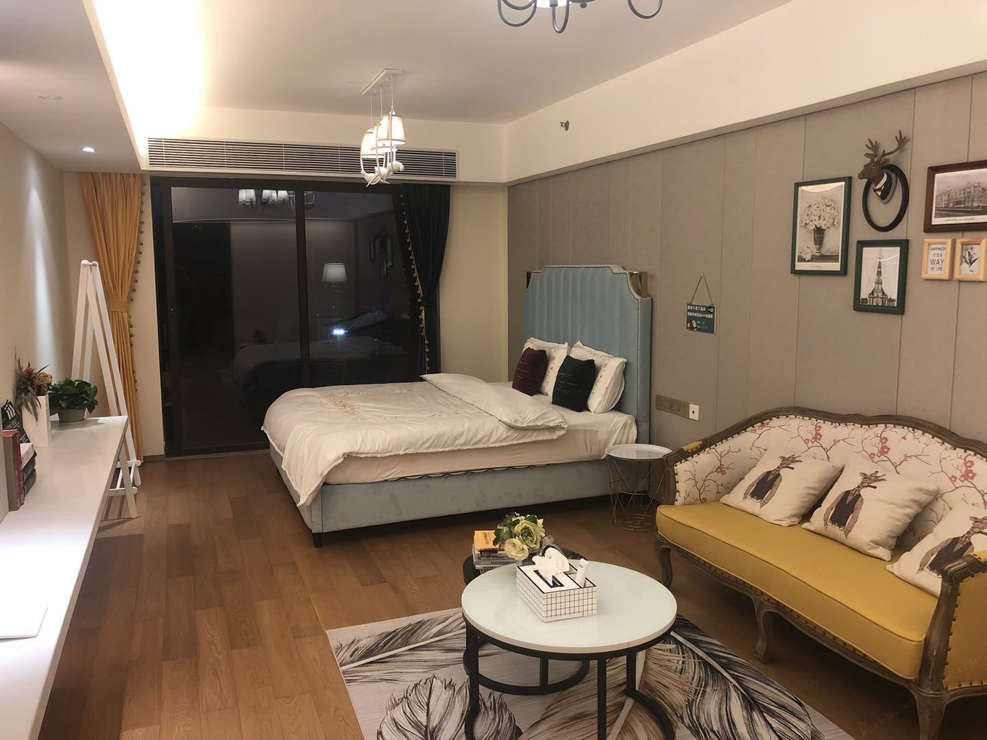 浮华的迈阿密城景大床房