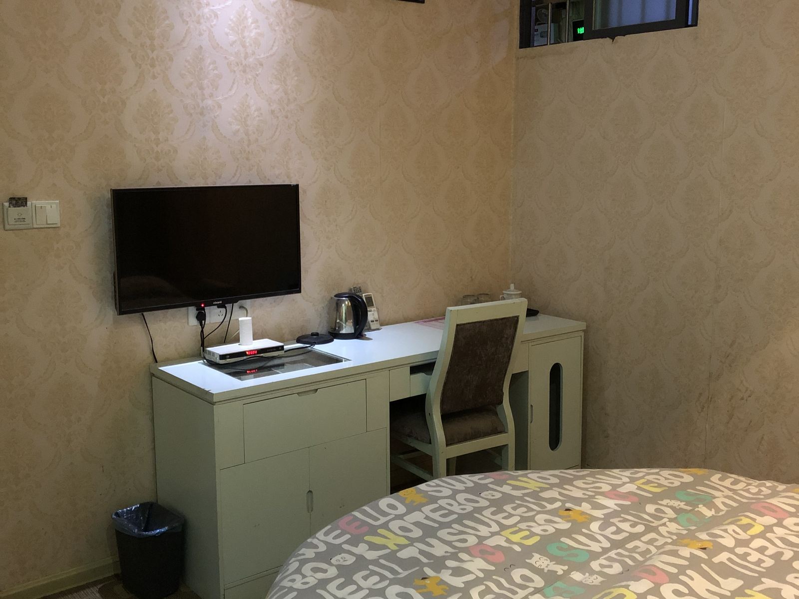 情侣圆床房