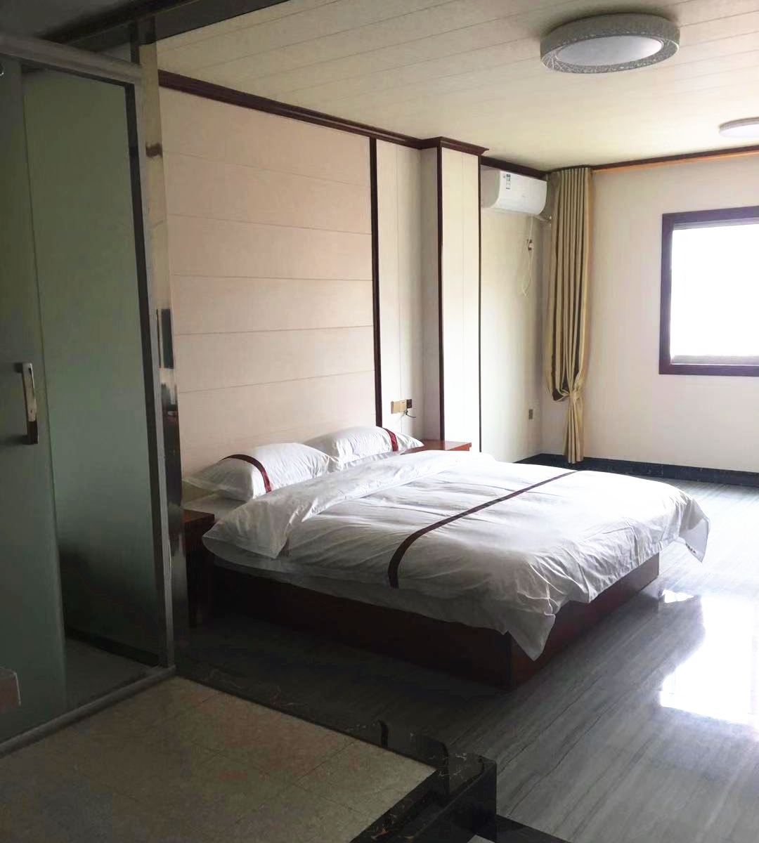 豪华大床房