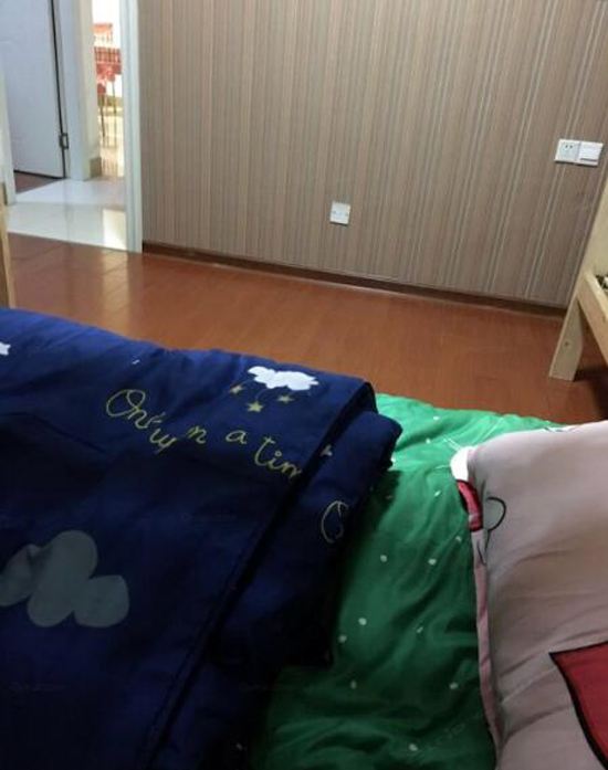 女生四人床位间