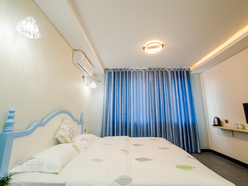 hotelPic