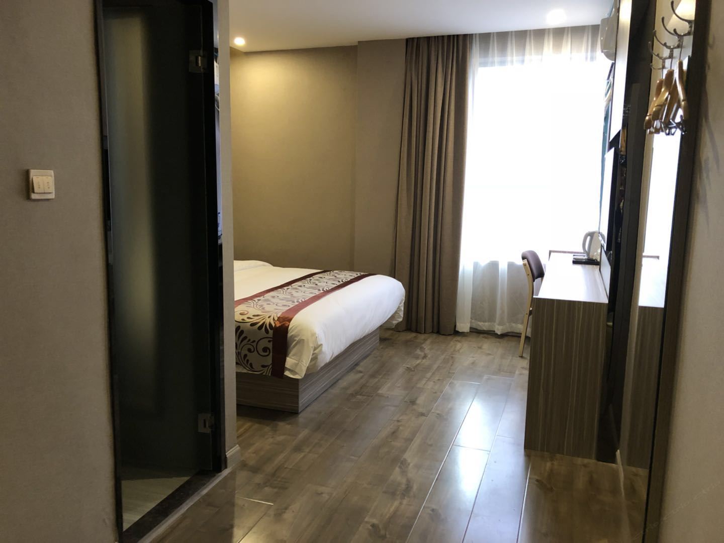 豪华大床房
