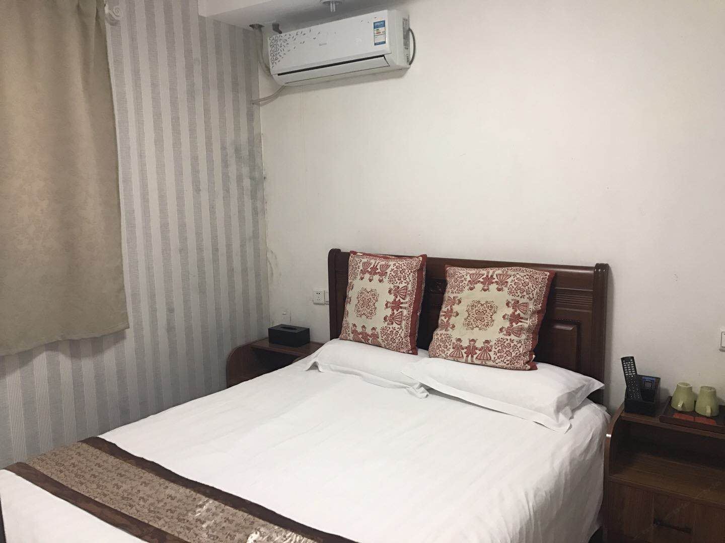 经济大床房
