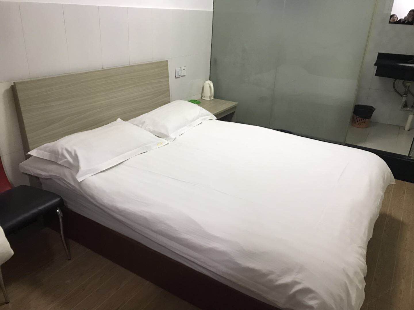 标准大床房