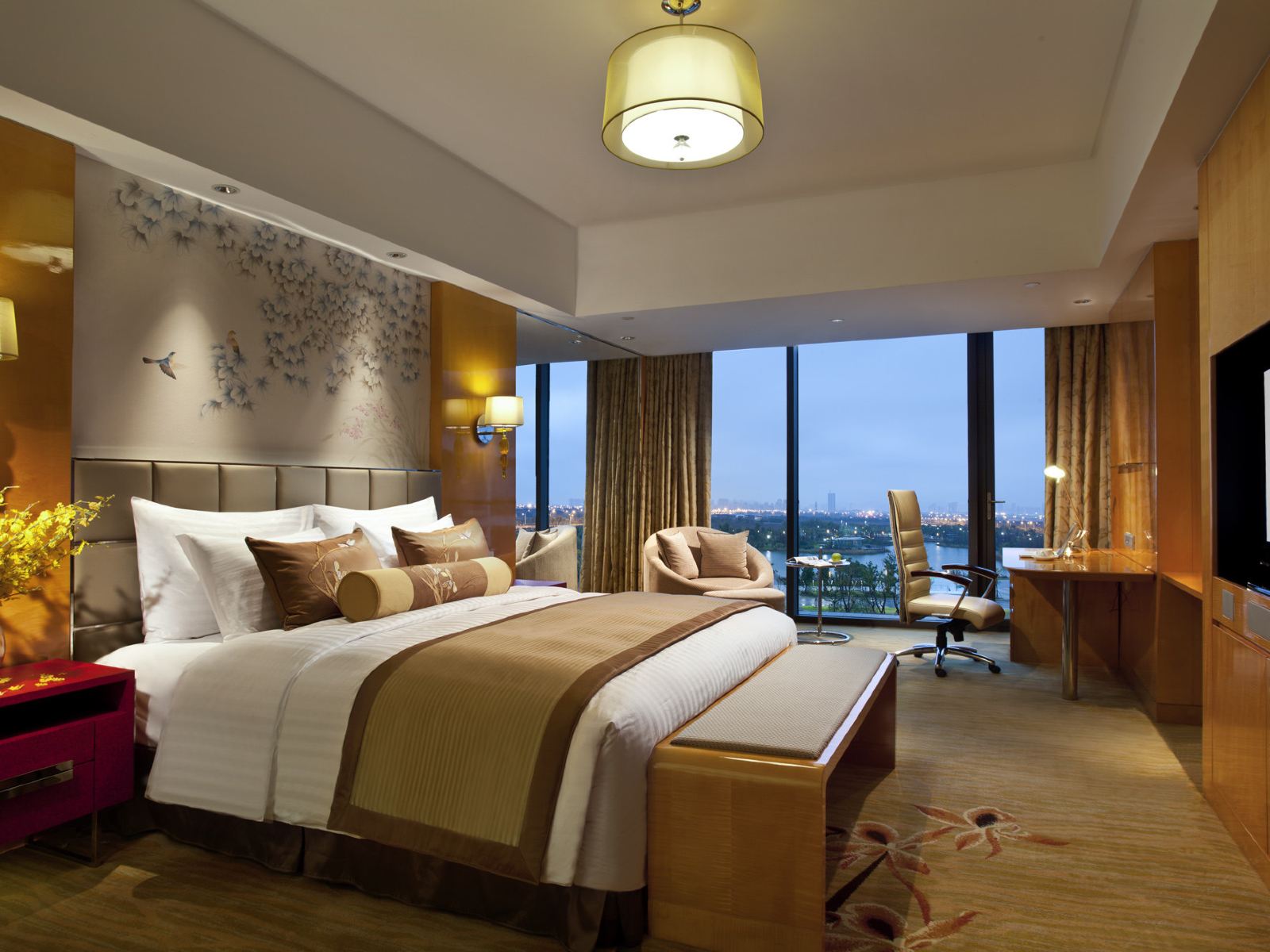 豪华湿地景观养生大床房