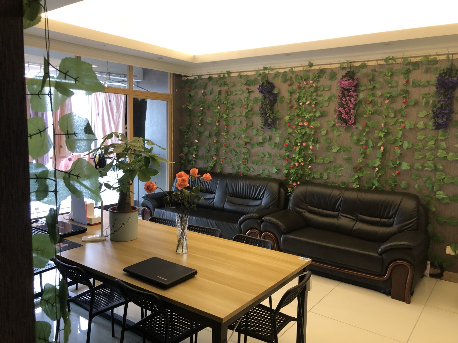 厅长沙发床房(床位)(公共卫浴)