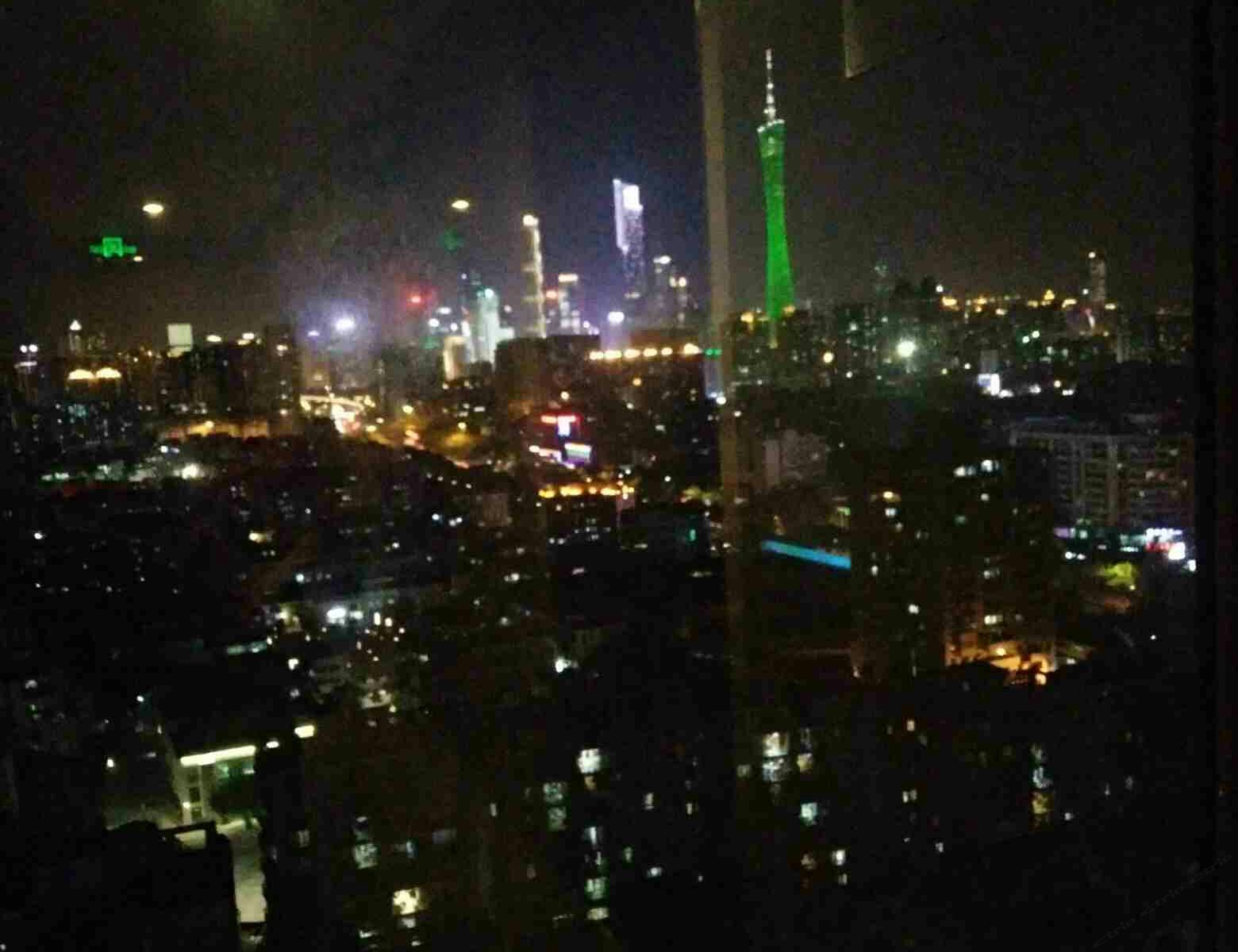 小蛮腰景观投影双床房