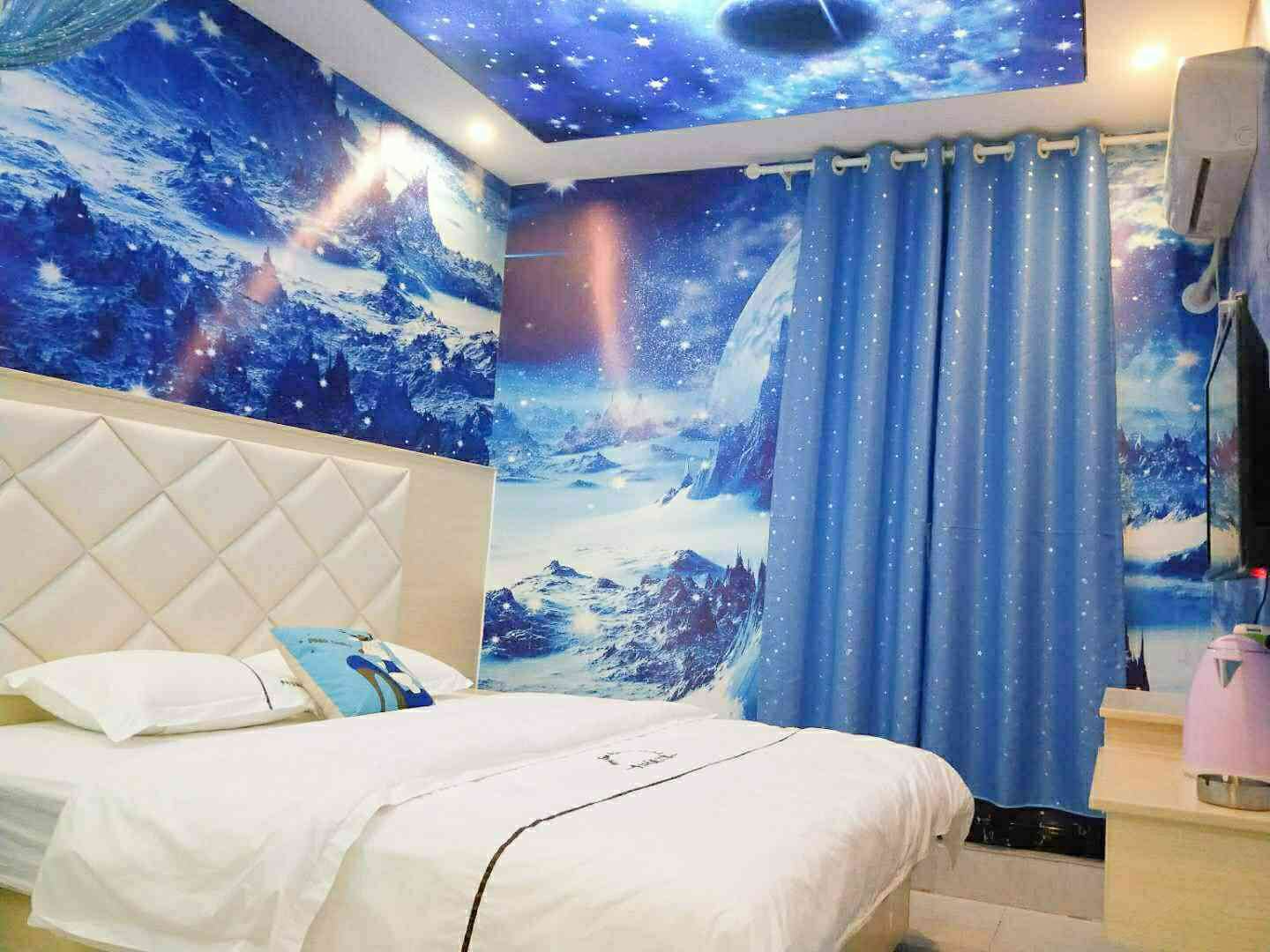 梦幻情侣大床房