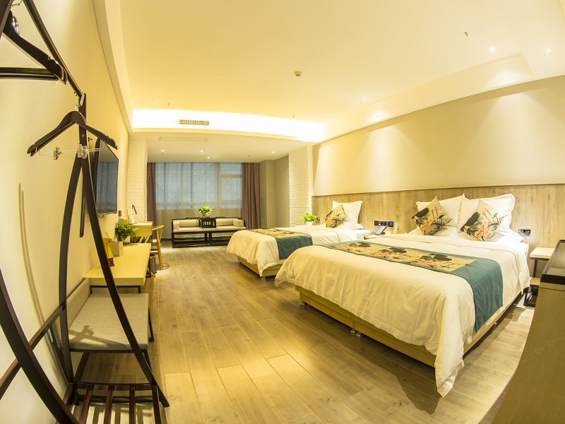 hotelPic