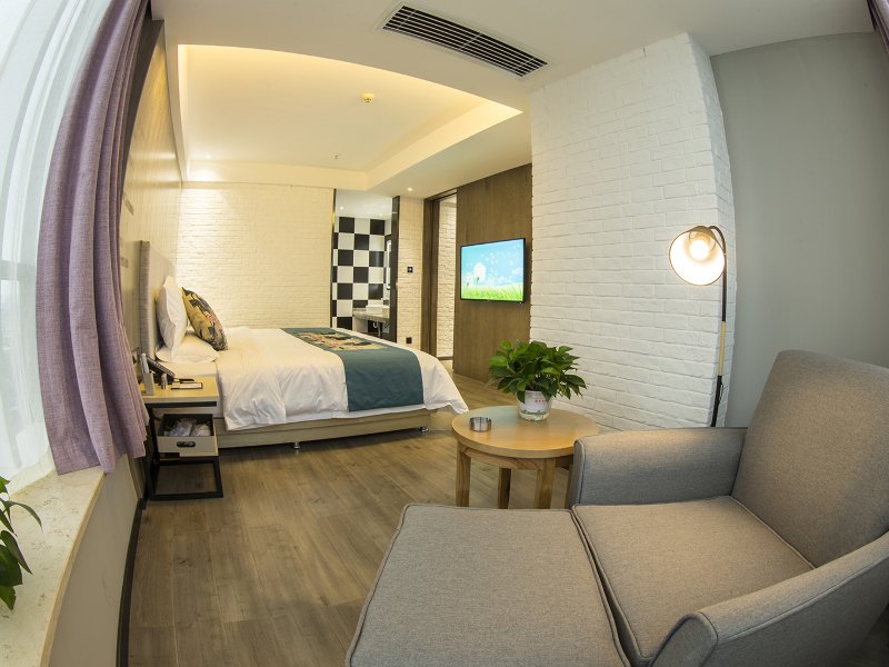 hotelPic