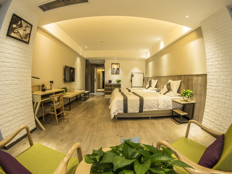 hotelPic