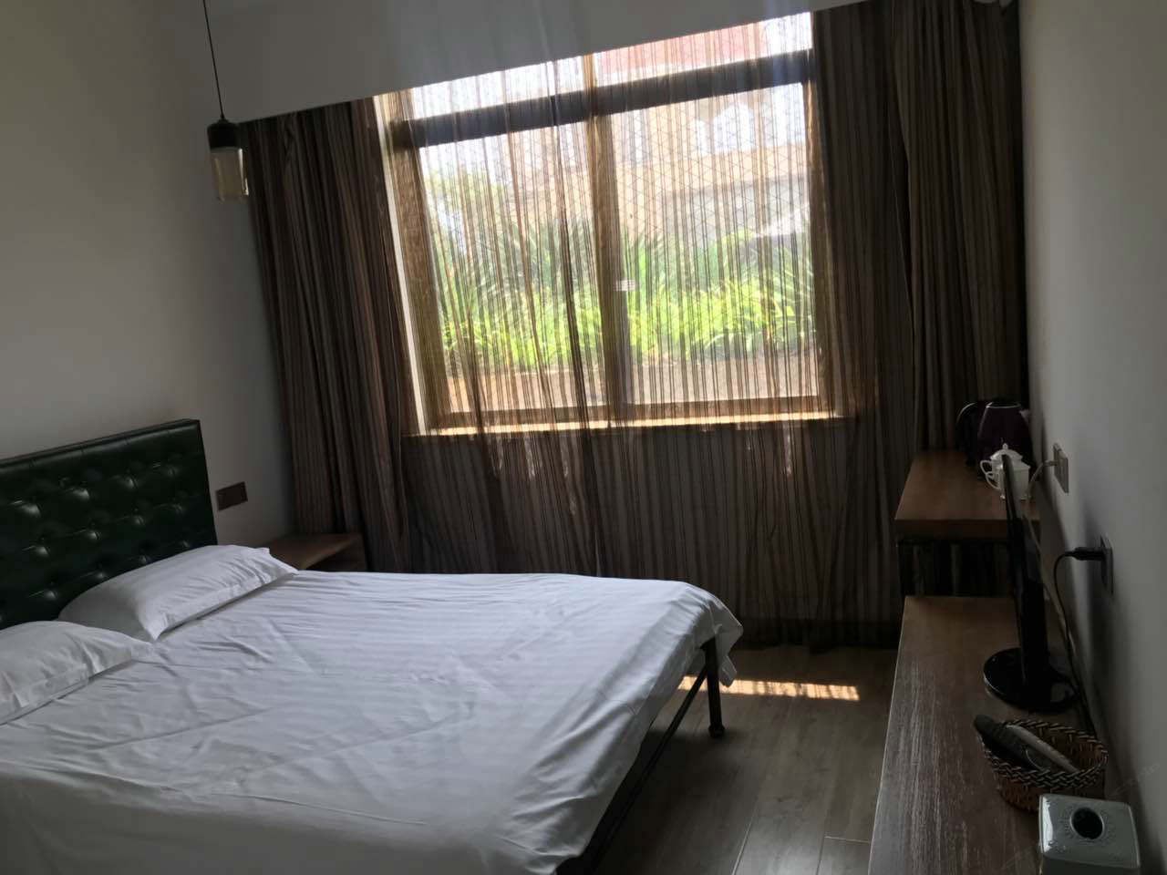 园景大床房