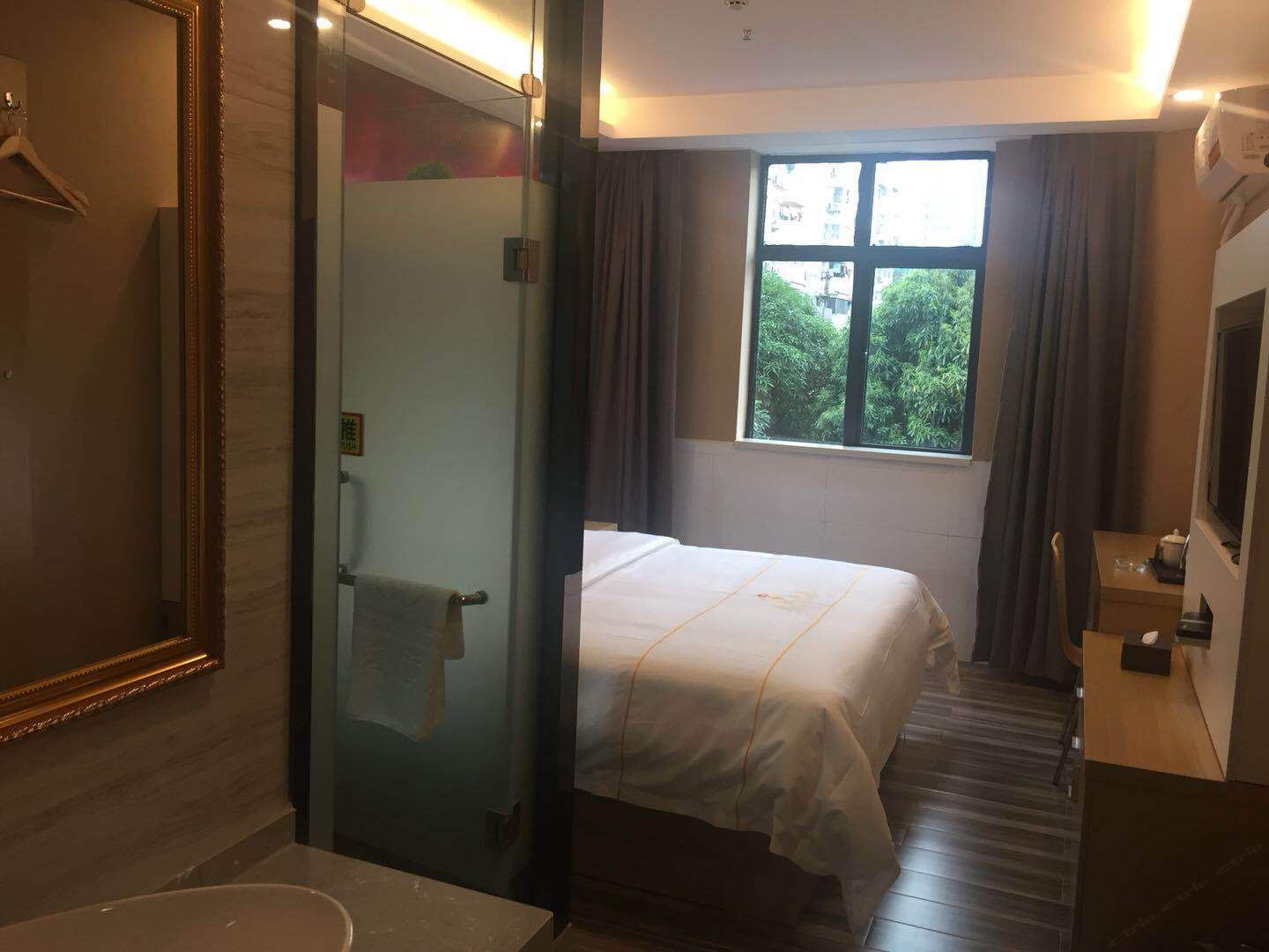 豪华大床房