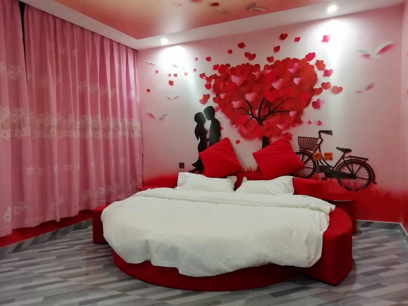 豪华圆床房