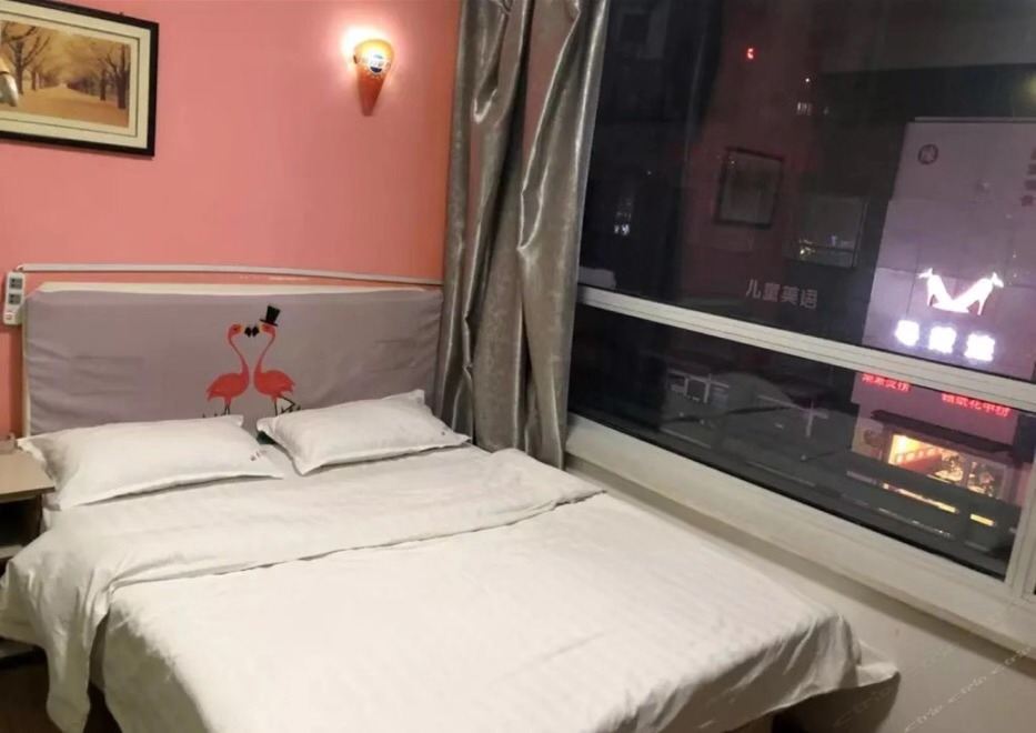 带窗情侣大床房