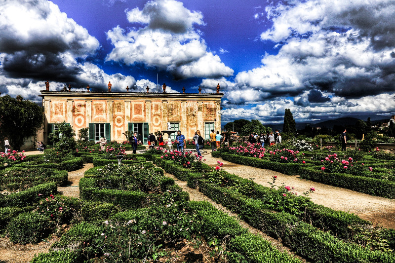 皮蒂宫palazzo pitti                       宫殿的后面是波波利花园