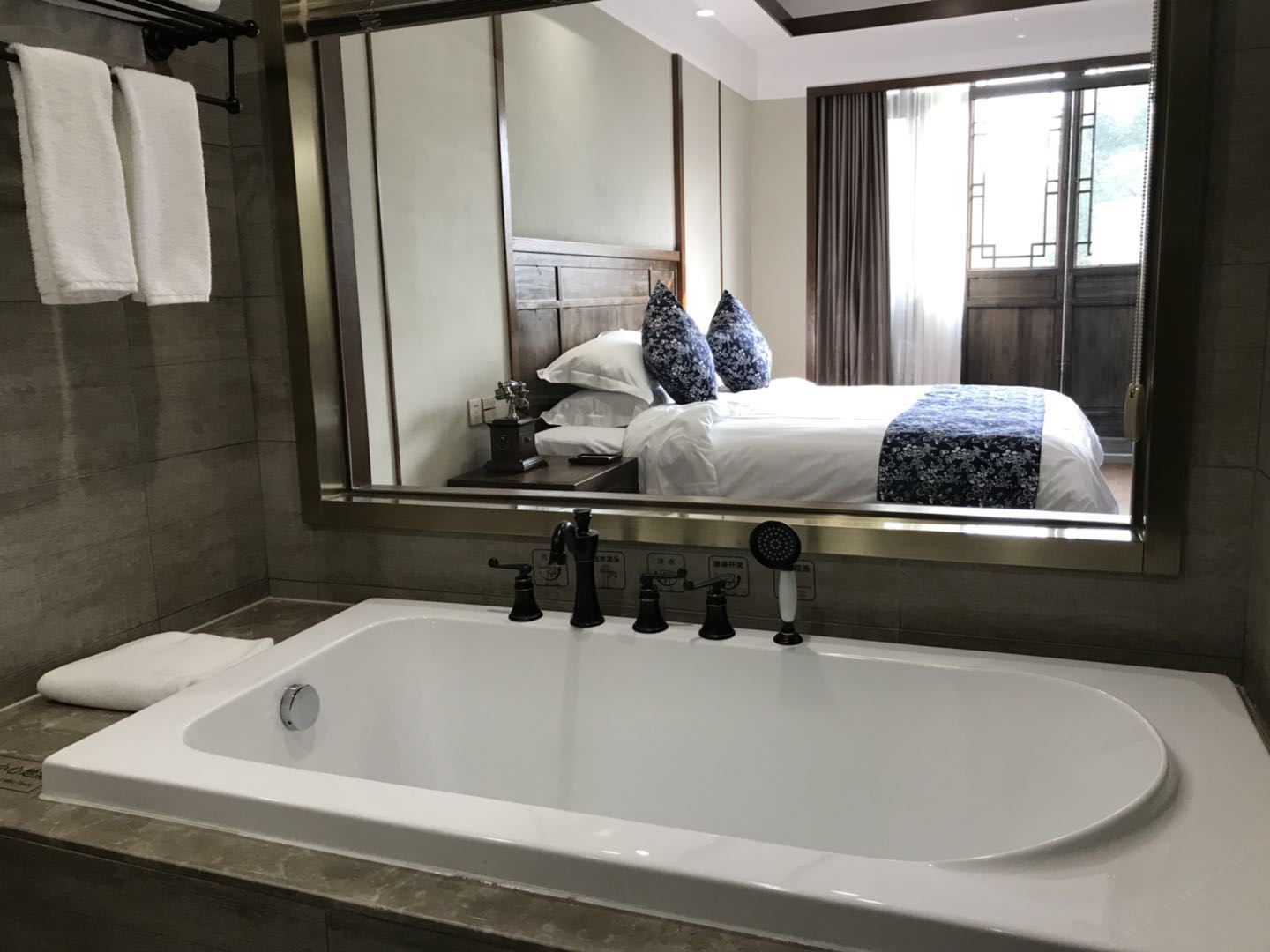 高级大床房