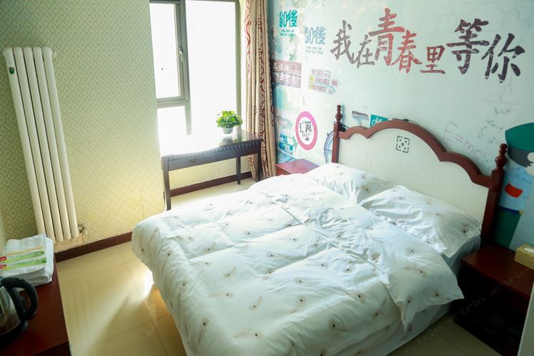 时尚情侣大床房