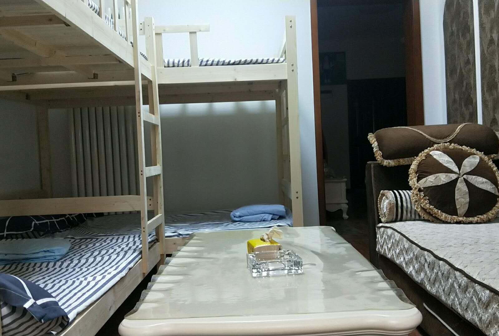 六人间(床位)(公共卫浴)