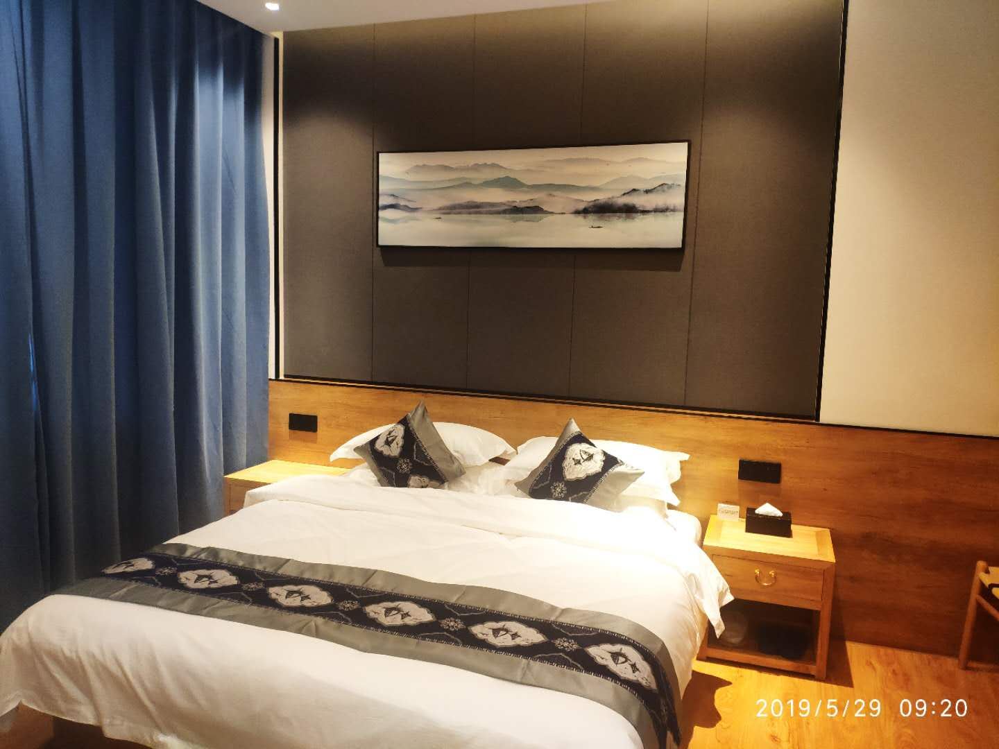 轻奢典雅大床房