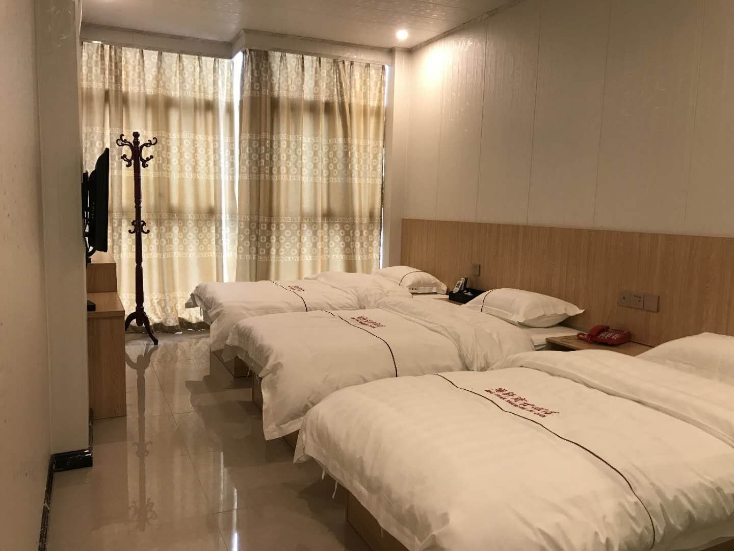 三人房