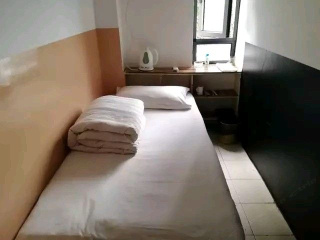 温馨单人间(公共卫浴)