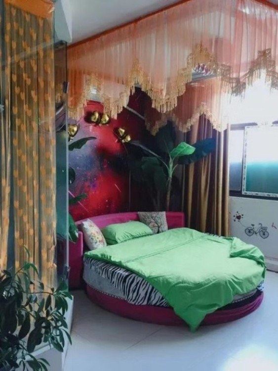 森林系主题圆床房