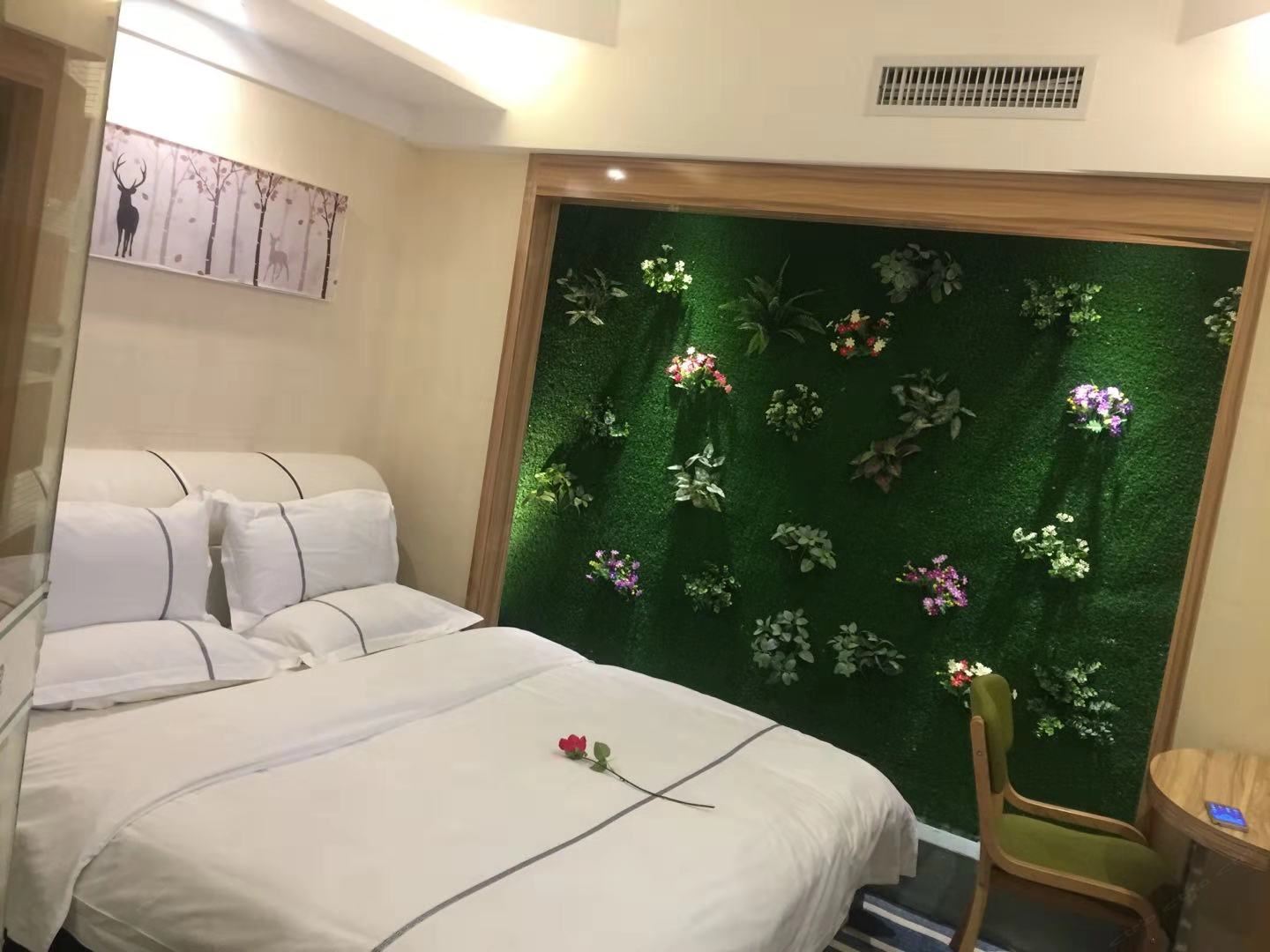 精品大床房(无窗)