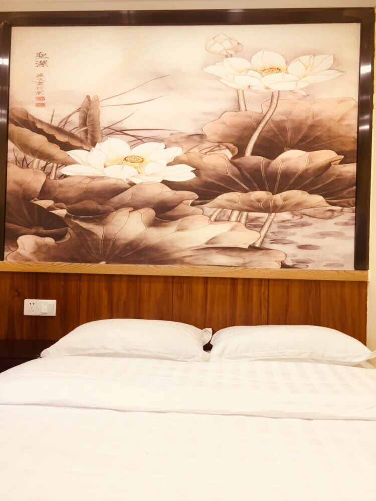 情侣大床房
