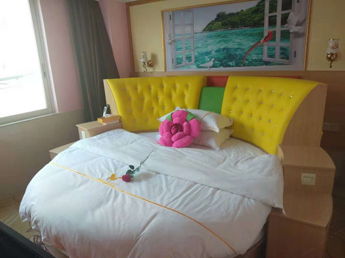 豪华主题圆床房