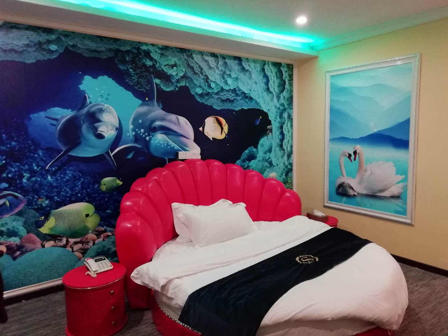 浪漫圆床房