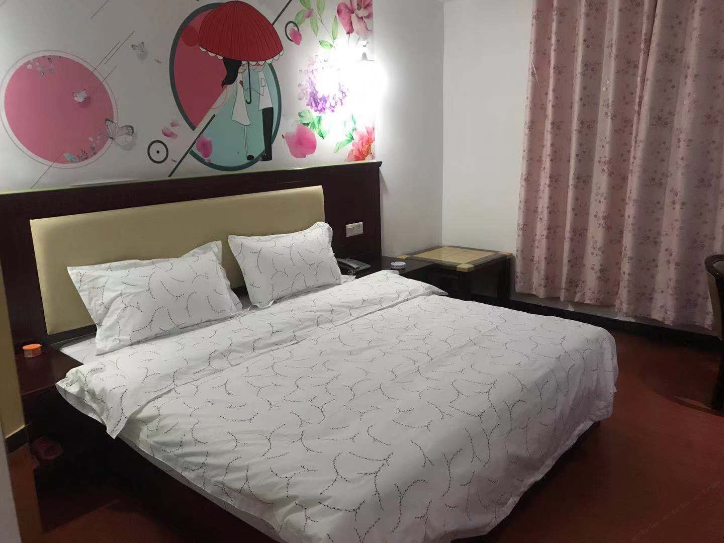 豪华大床房