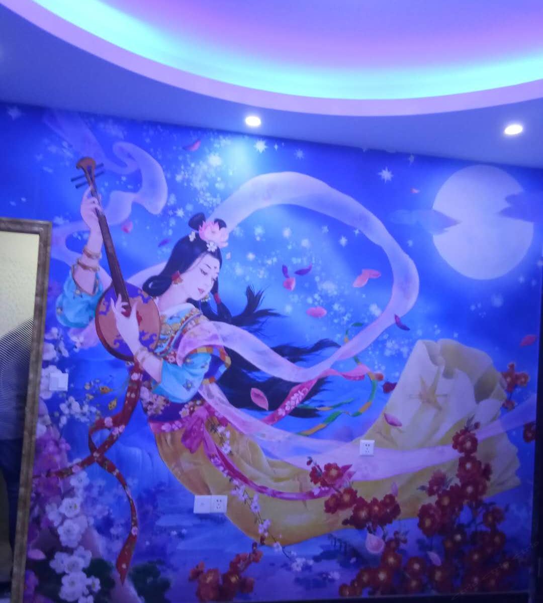 仕女主题大圆床房