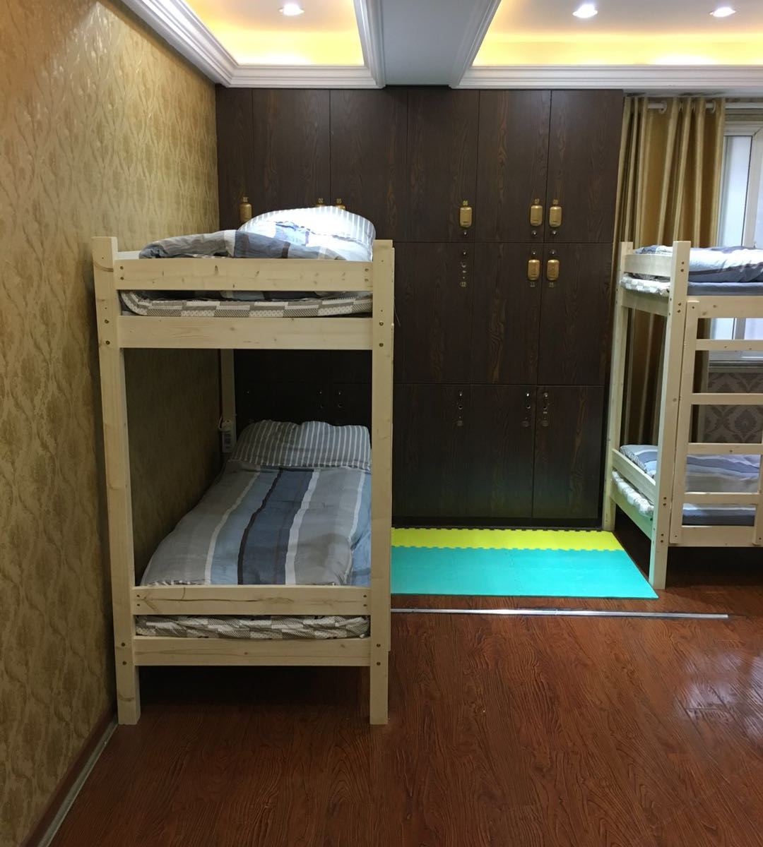 女生6人间(床位)
