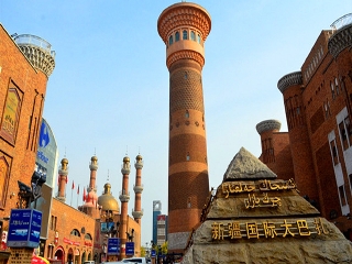 新疆旅游跟團(tuán)多少錢_新疆旅游花費(fèi)一般多少_新疆自由游價(jià)格多少