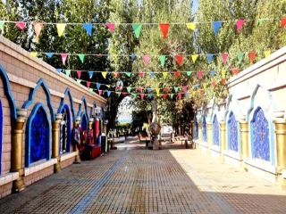 新疆旅游跟團(tuán)多少錢_新疆旅游花費(fèi)一般多少_新疆自由游價(jià)格多少