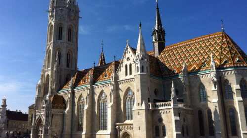 布尔诺克鲁姆洛夫维也纳布达佩斯卡罗维发利布