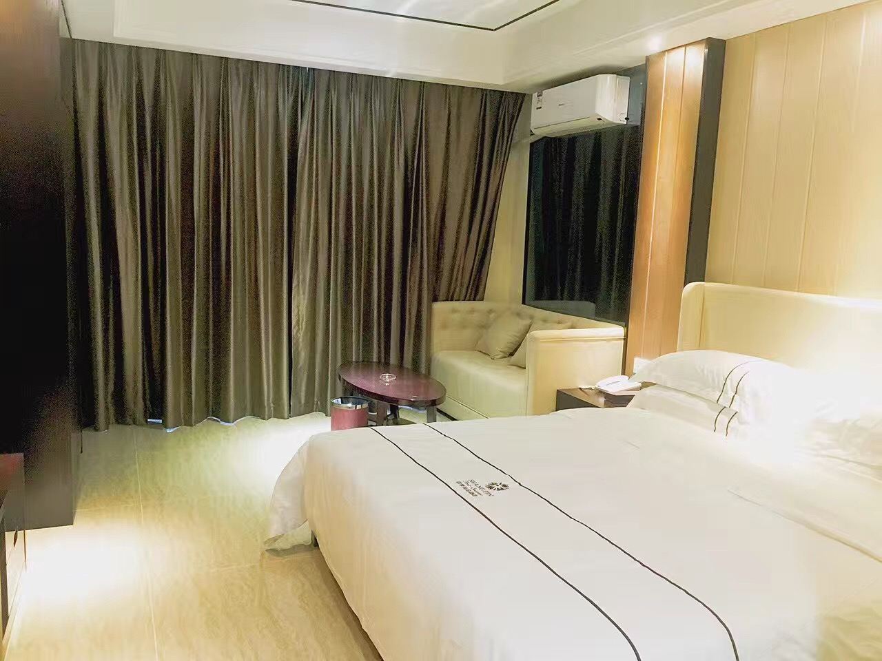 特惠豪华大床房