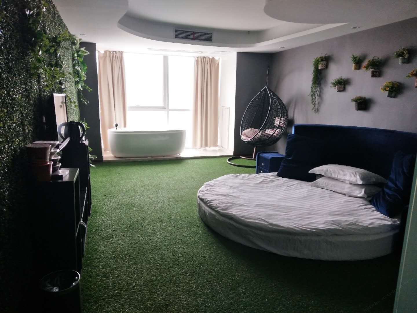 情趣圆床房